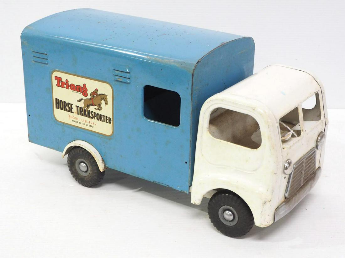 Tri-ang horse transport truck with RARE right hand drive (1 of 4)