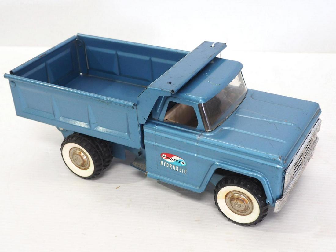 Structo hydraulic dump truck: Structo hydraulic dump truck -Very Good