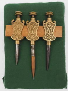 (3) Stanley No.2 Type 1 Trammel Points: (3) Stanley No.2 Type 1 Trammel Points in display case: 4.5"L / 4"L / 3.25"L without pencil