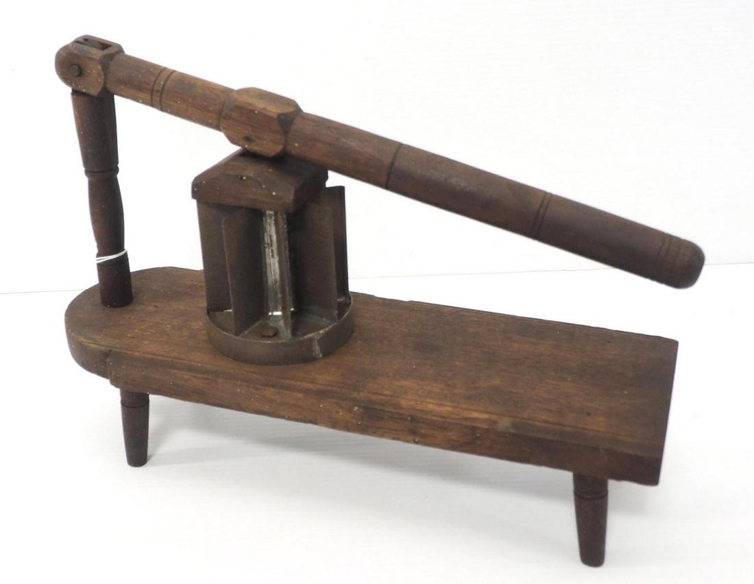 Primitive table-top apple corer/slicer (1 of 2)