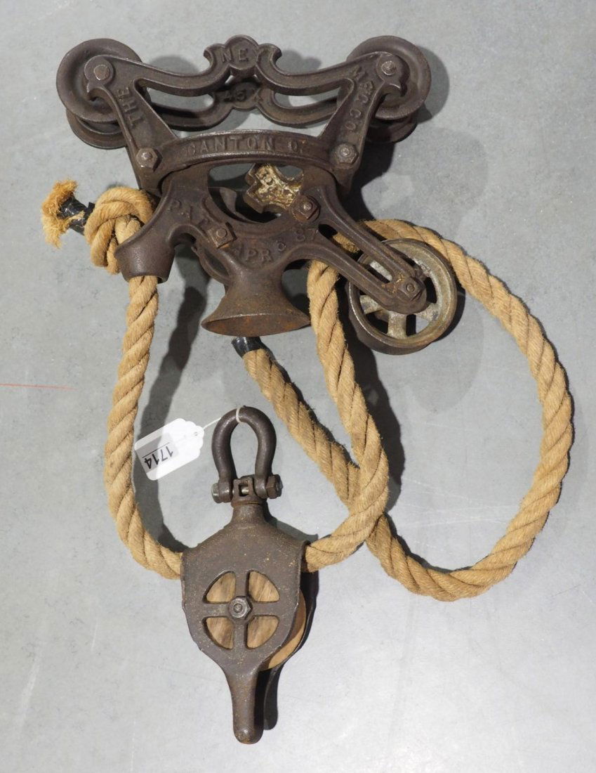 Small Ney hay carrier with drop pulley (1 of 3)