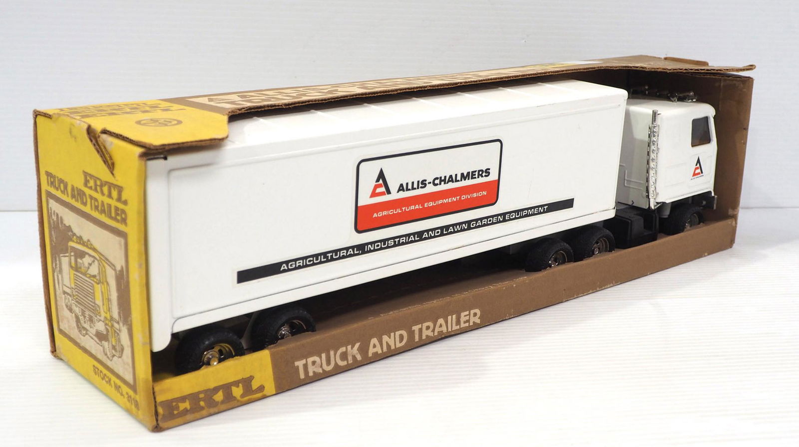 Ertl Allis Chalmers Truck & Trailer (1 of 2)