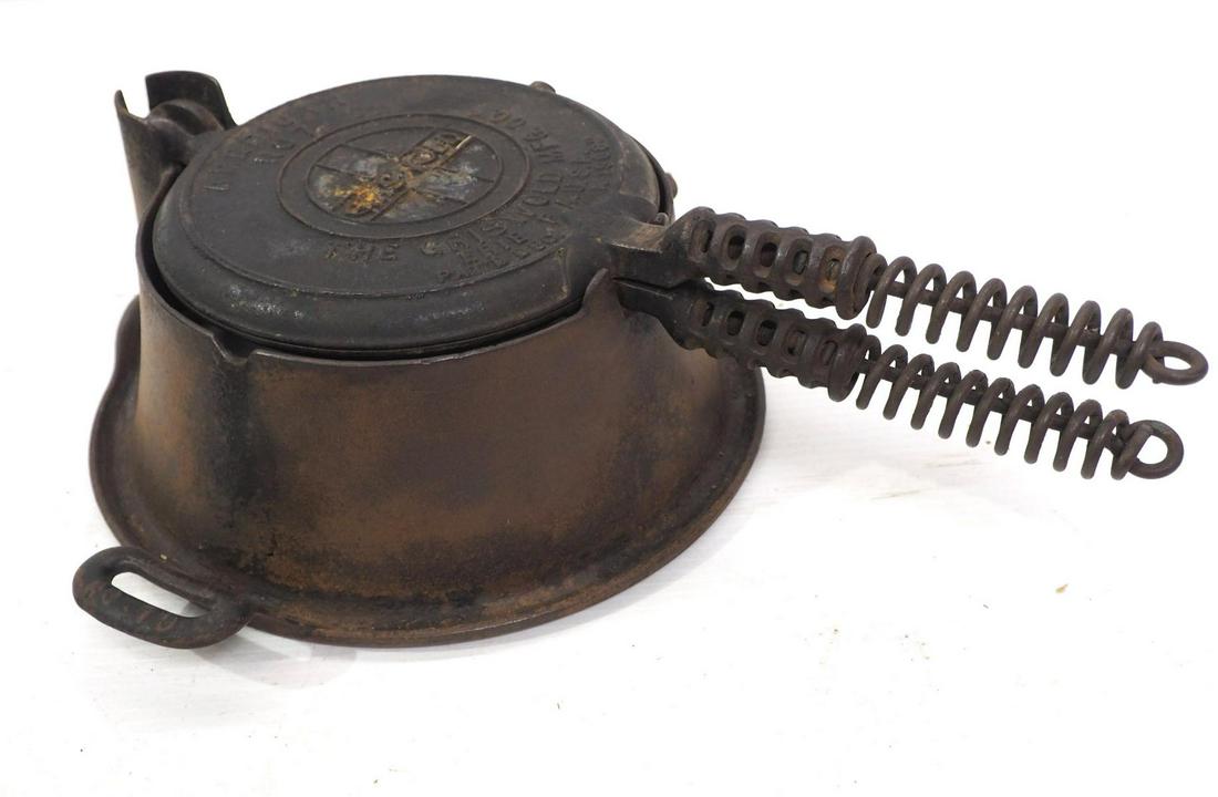Griswold No.7 cast iron waffle iron (1 of 4)