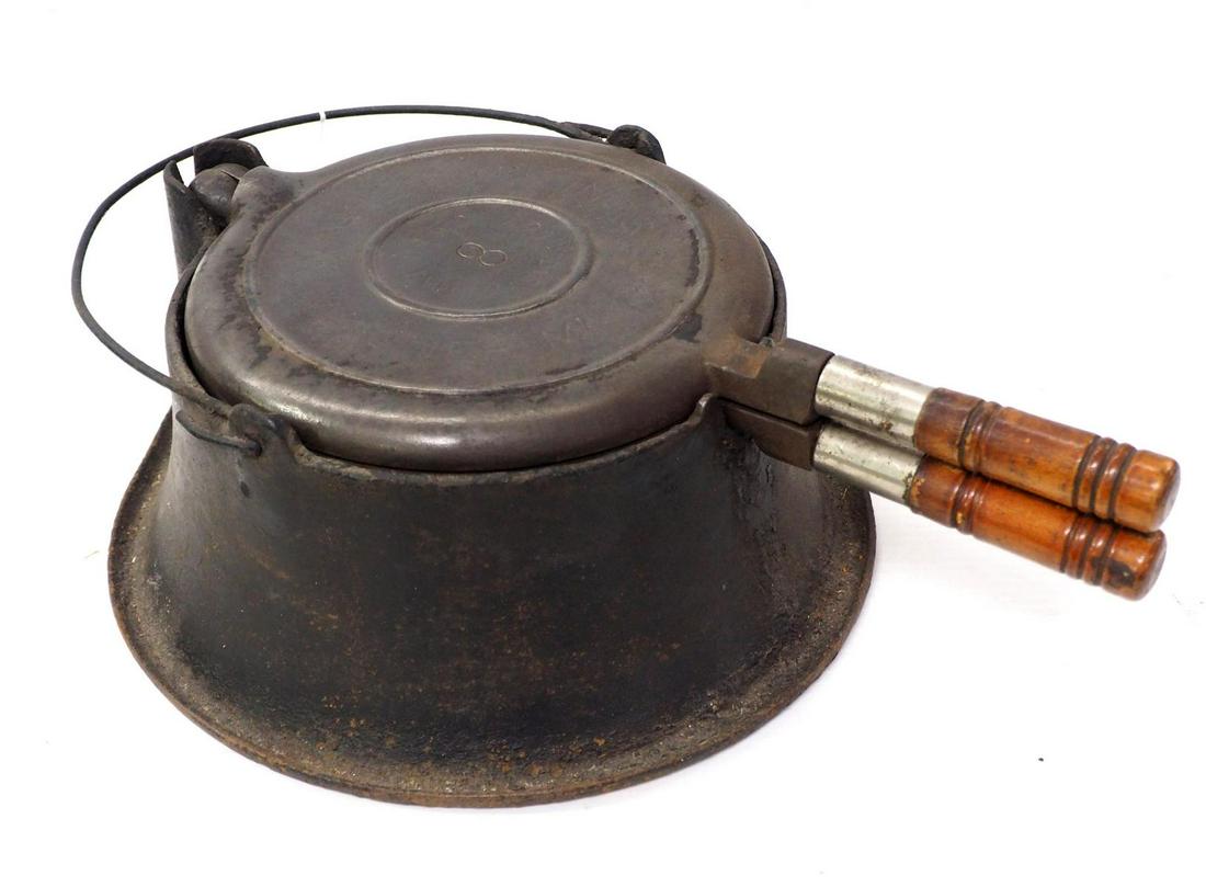 Wagner No.8 cast iron waffle iron (1 of 4)
