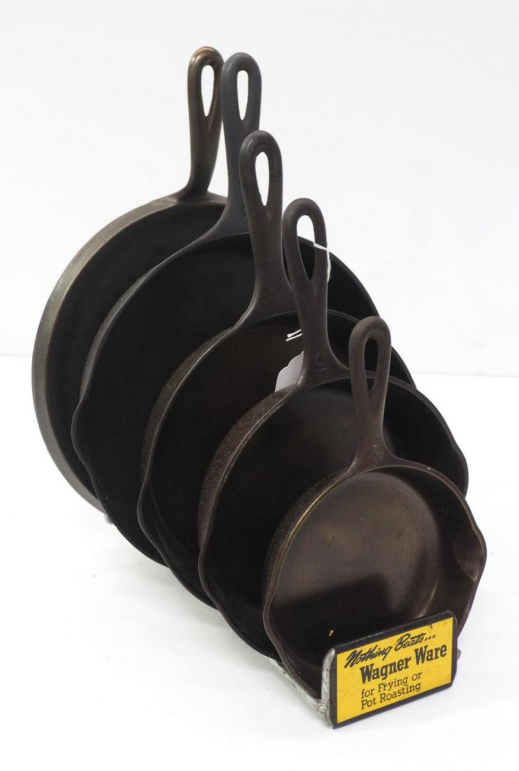 Wagner skillet display rack with 5 pieces (1 of 4)