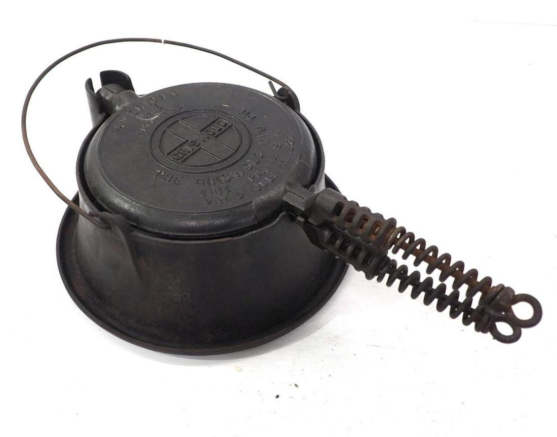 Griswold No.8 cast iron waffle iron (1 of 6)
