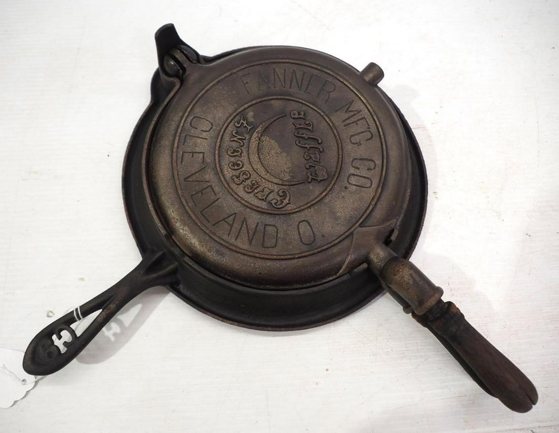 Fanner "Crescent" No.9 Waffle Iron: Fanner "Crescent" cast iron No.9 Waffle Iron