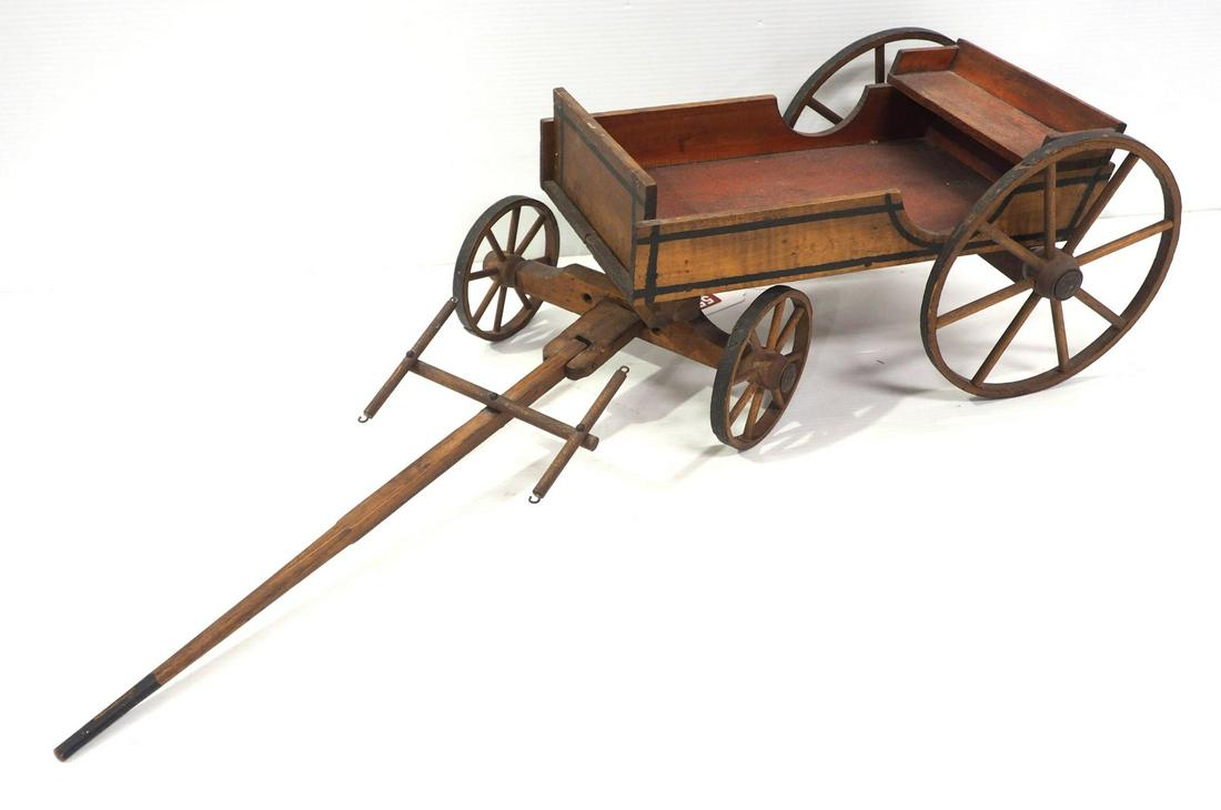 Wooden toy wagon (1 of 4)
