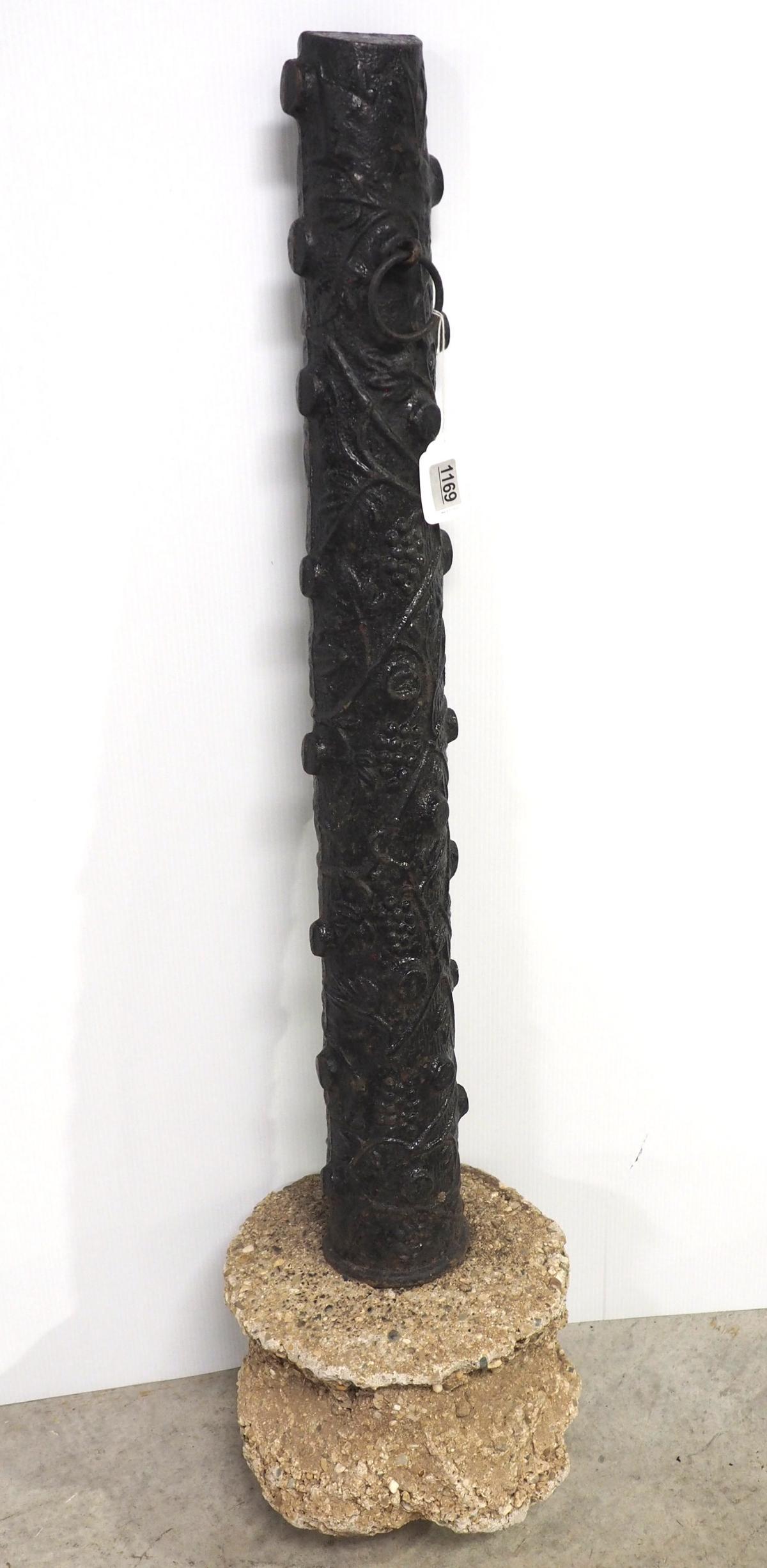 Cast iron decorated hitching post (1 of 4)