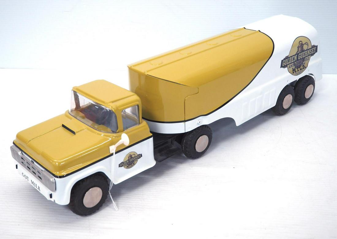 Buddy L Golden Guernsey Milk Delivery Truck (1 of 3)