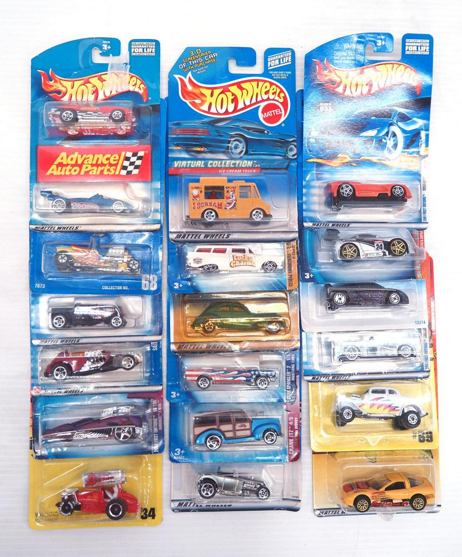 (18) Hot Wheels: (18) Hot Wheels in blister packs