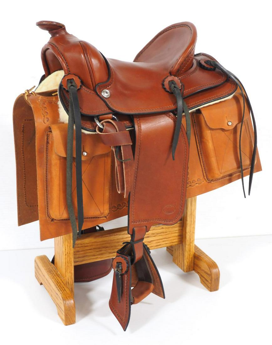 Miniature leather saddle (1 of 7)