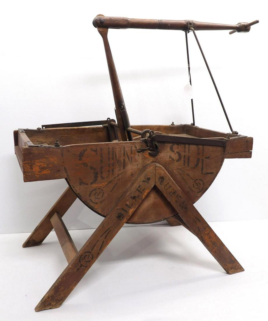 Primitive floor model washing machine (1 of 5)