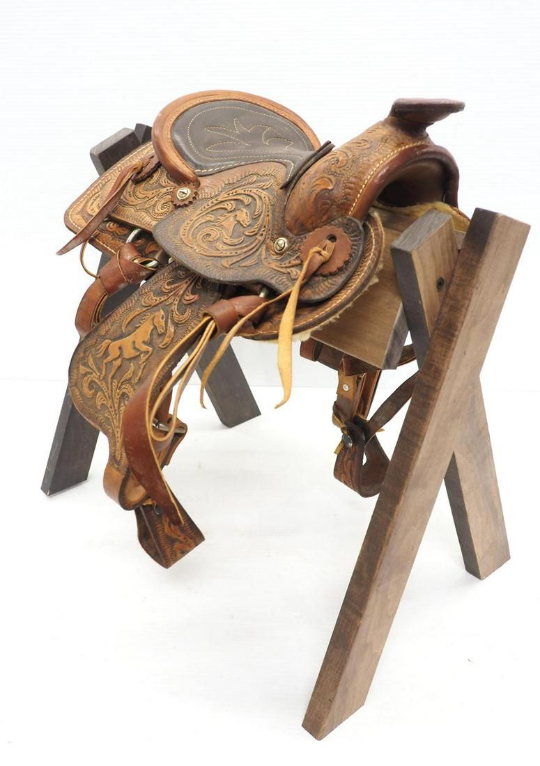 Salesman sample or miniature leather saddle (1 of 7)
