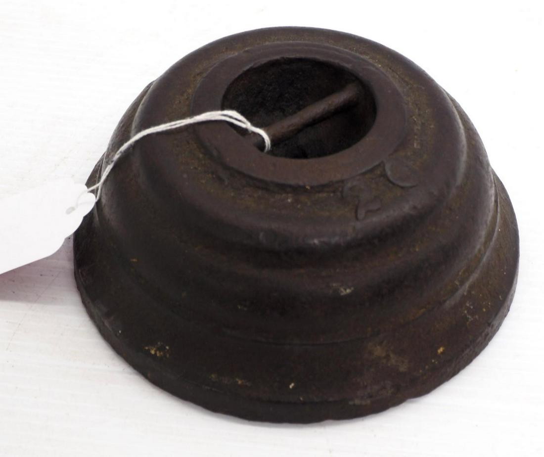 Cast iron horse tie: Cast iron horse tie, 7½"dia. and 20 lbs