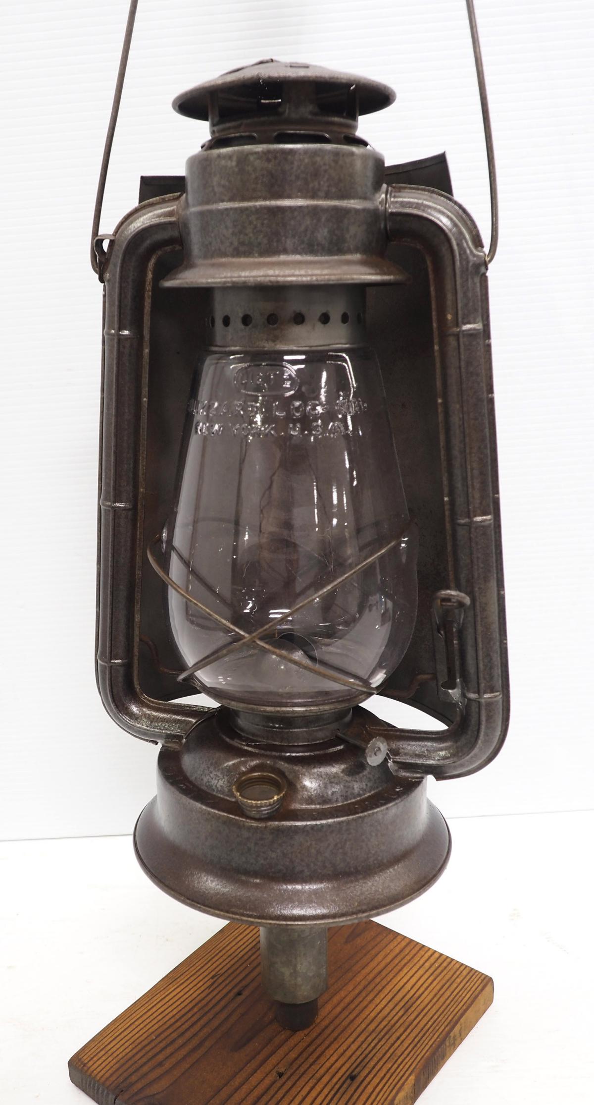 Pole-mounted barn lantern, Dietz New York (1 of 3)