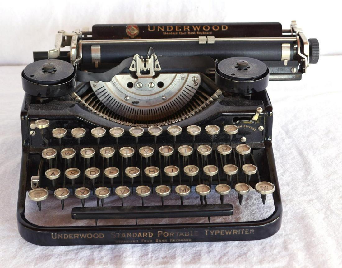 Underwood Typewriter (1 of 2)