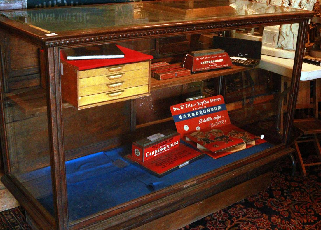 Country Store Floor Model Display Case (1 of 4)