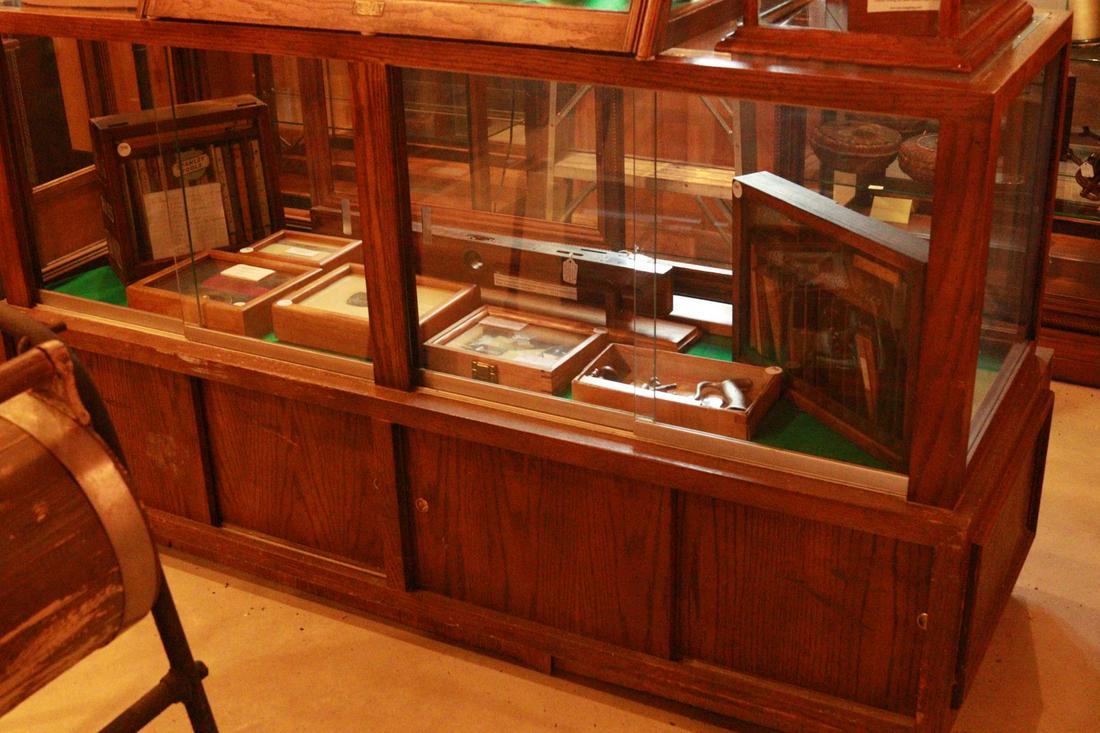 1950s Department Store Show Case (1 of 2)