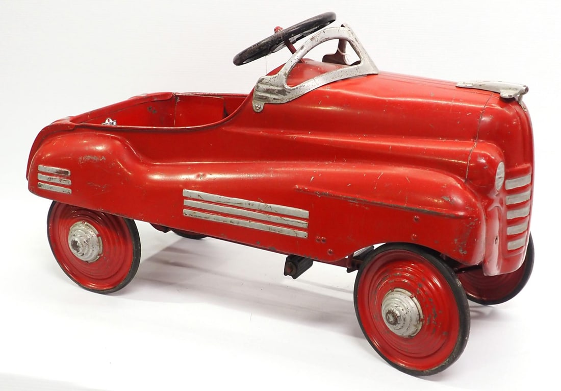 1941 Steelcraft Pontiac pedal car (1 of 4)
