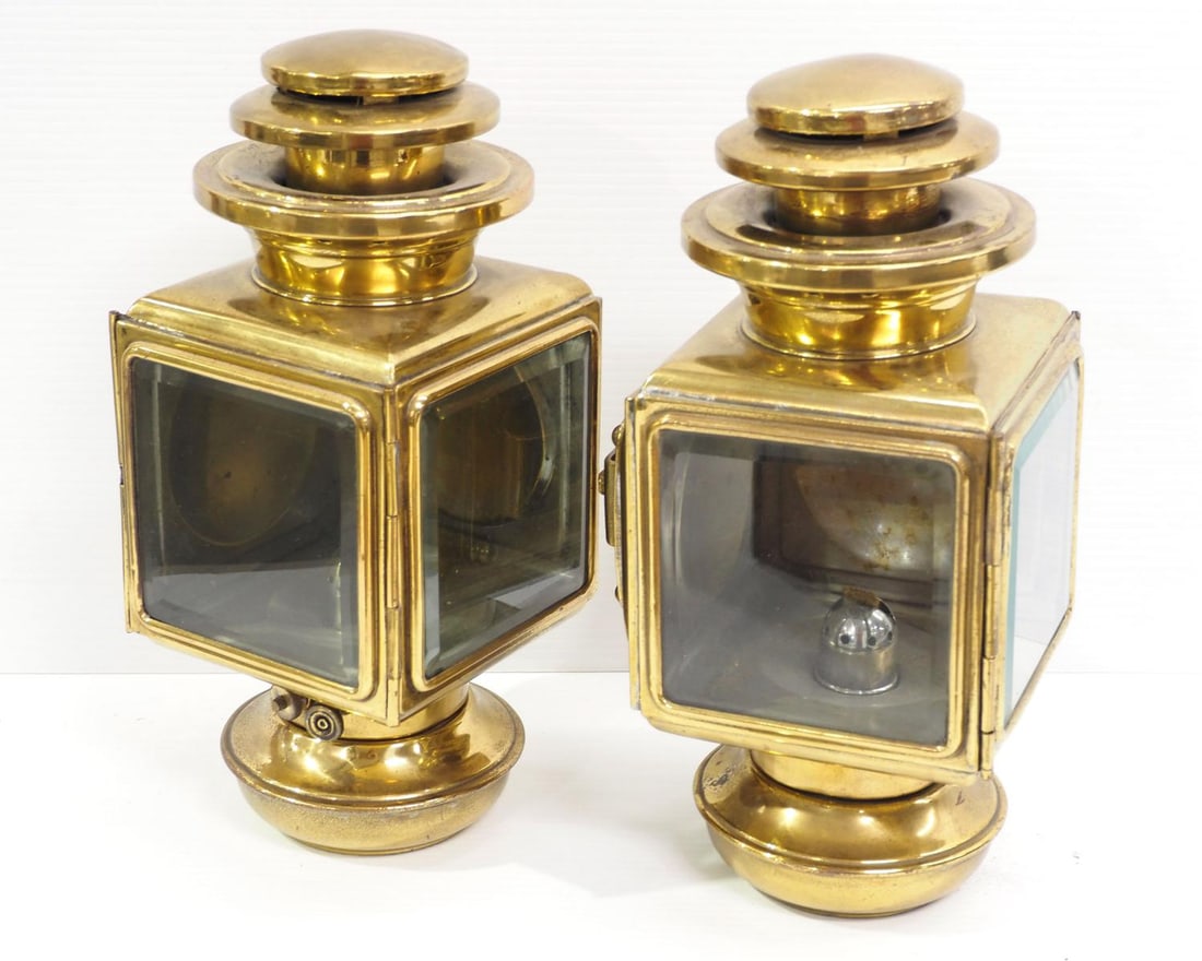 Pair of brass kerosene carriage lamps: Pair of 12"L brass kerosene carriage lamps -Good