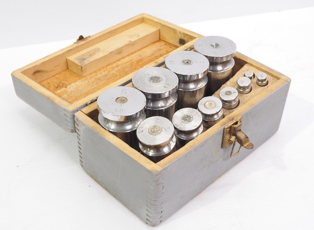 Set of 11 scale weights in wooden box (1 of 3)