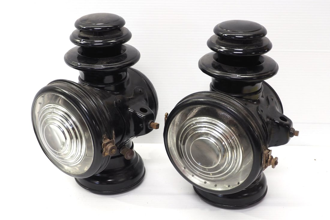Pair of "Champion Steel" kerosene auto lamps (1 of 2)