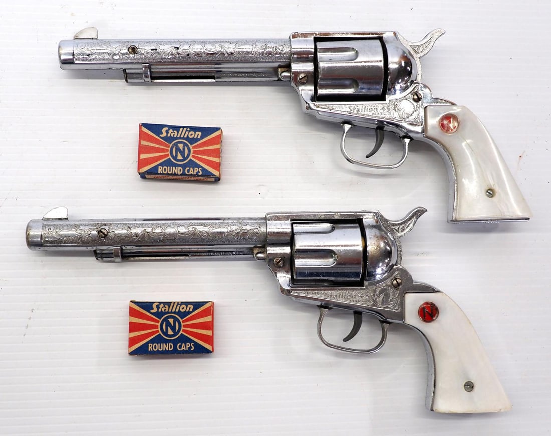 Pair of cap pistols with ammunition boxes: Pair of Nichols Stallion Mark II cap pistols with ammunition boxes -Great original