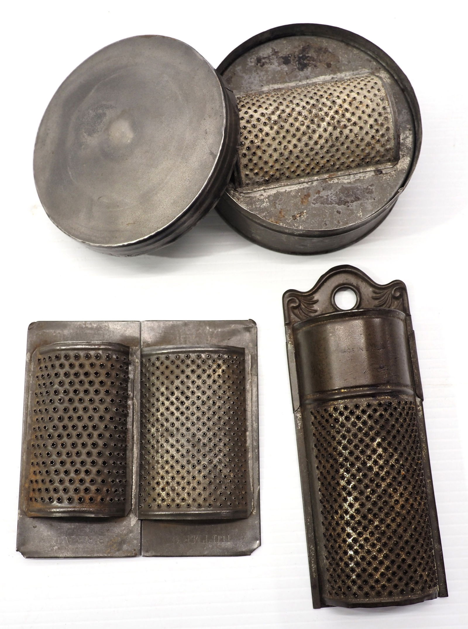 (3) Nutmeg graters: (3) Nutmeg graters