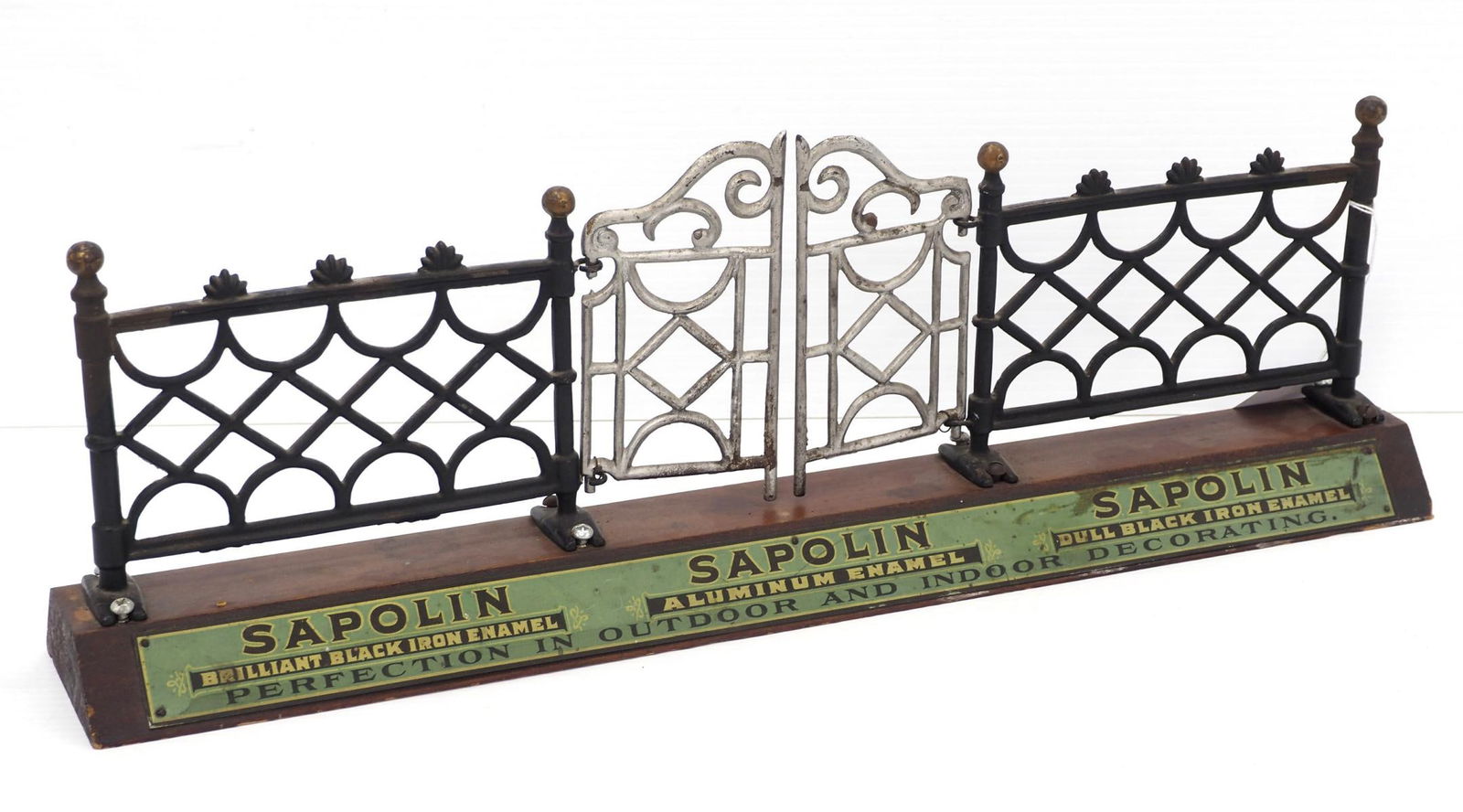 Salesman sample Sapolin Fence Enamel display (1 of 2)