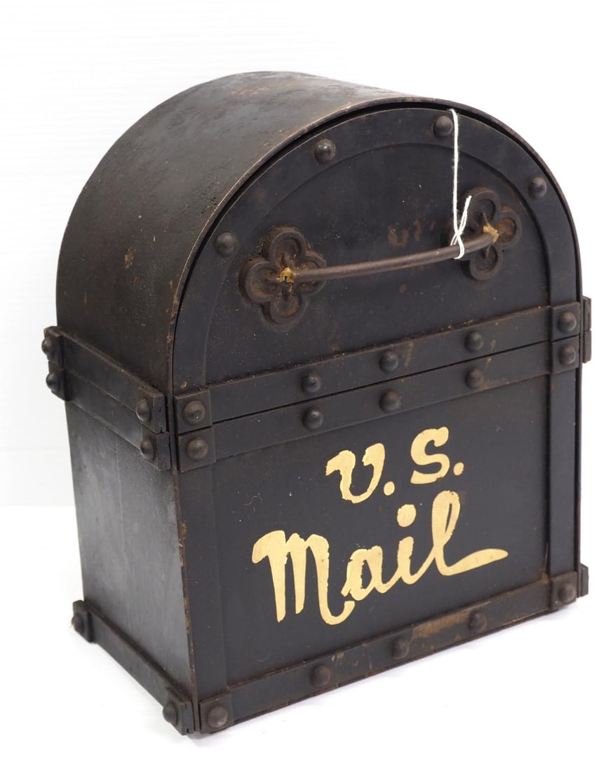 Cast iron mail box (1 of 3)