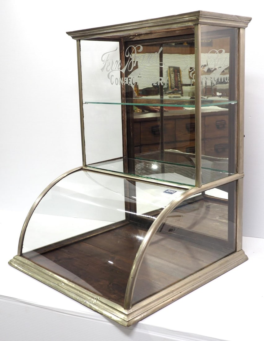 Curved front countertop showcase (1 of 6)