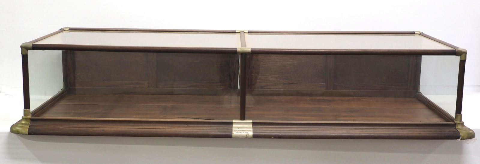 Countertop display case (1 of 4)