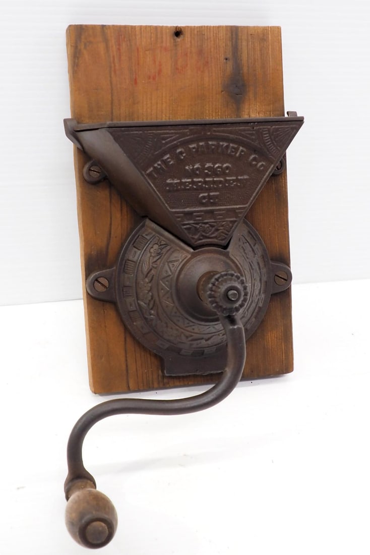 Wall-mount coffee grinder (1 of 3)