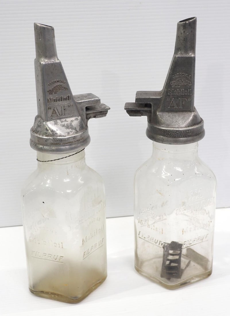 (2) Mobiloil Filpruf glass oil bottles (1 of 3)