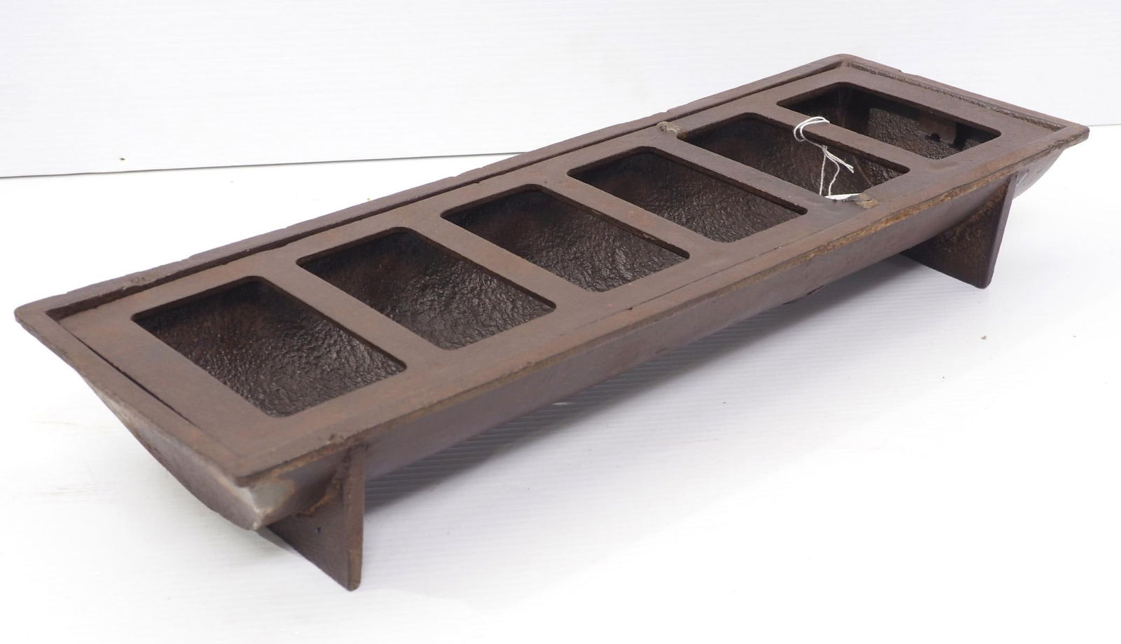 Superior 2-pc cast iron feeder (1 of 2)