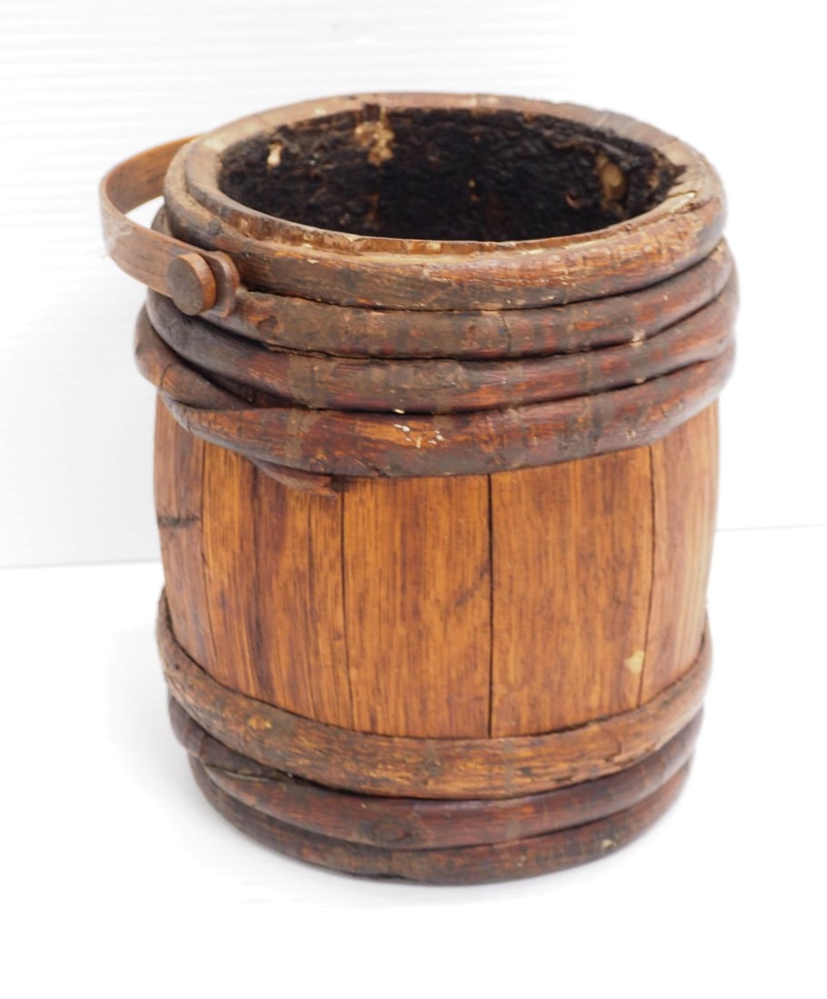 Primitive wood-stave barrel (1 of 2)