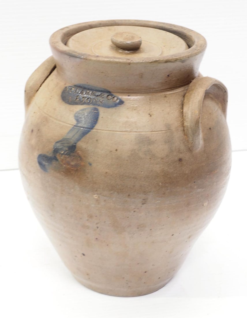 1 gallon Clark & Co. Lyon crock with lid: 1 gallon Clark & Co. Lyon crock with lid - Good * * This lot will be delivered to the UPS Store for professional packing and shipping