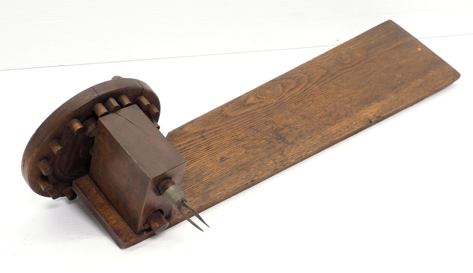 Primitive wooden bench-type apple peeler (1 of 3)
