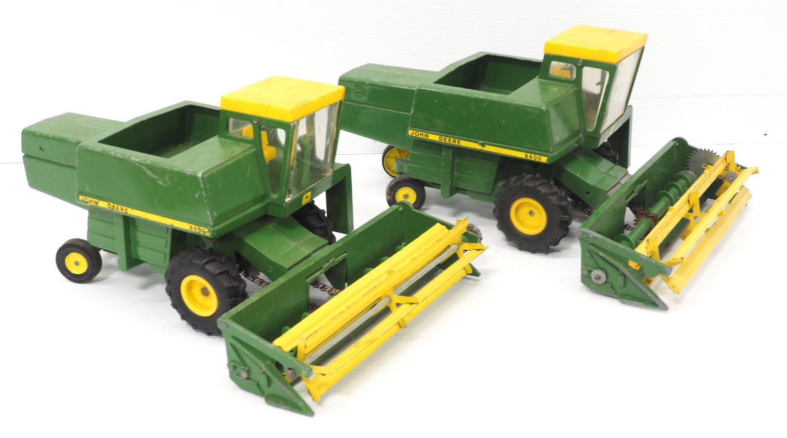(2) John Deere 6600 Combines (1 of 2)
