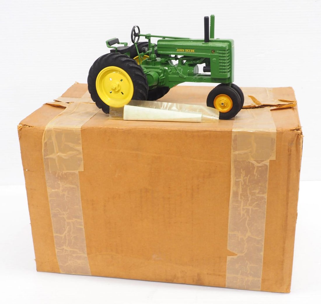 C&M Custom John Deere G tractor: C&M Custom John Deere G Tractor with original box - Excellent