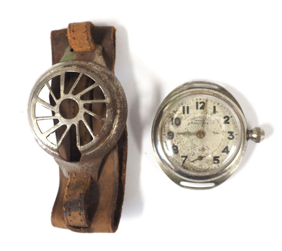 WWI type Ingersoll wrist watch with leather band (1 of 4)