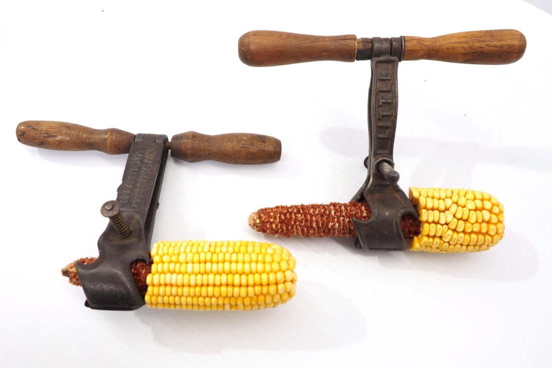 (2) T-handle hand corn shellers: (2) T-handle hand corn shellers, one is marked Hausmans and the other is Little Giant - Good