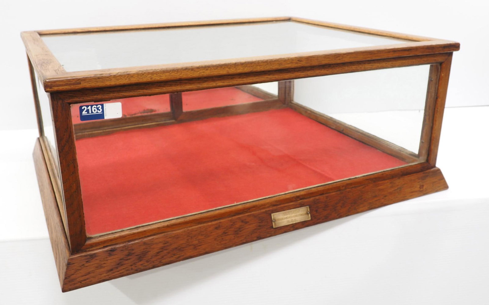 Wood and glass countertop showcase (1 of 5)