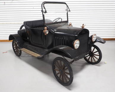 1925 Model T car with 5HP engine: 1/3 scale of 1925 Model T car with 5HP Briggs & Stratton engine, car measures 7'L x 44"W x 56"H - WOW! Great parade piece! - Engine will run but needs tune up * * WILL NOT SHIP