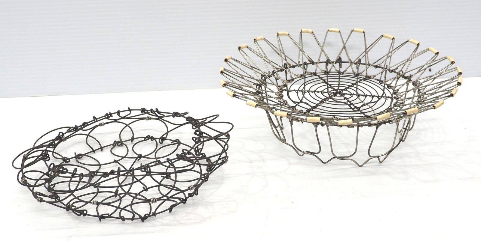 (2) Wire egg baskets (1 of 2)