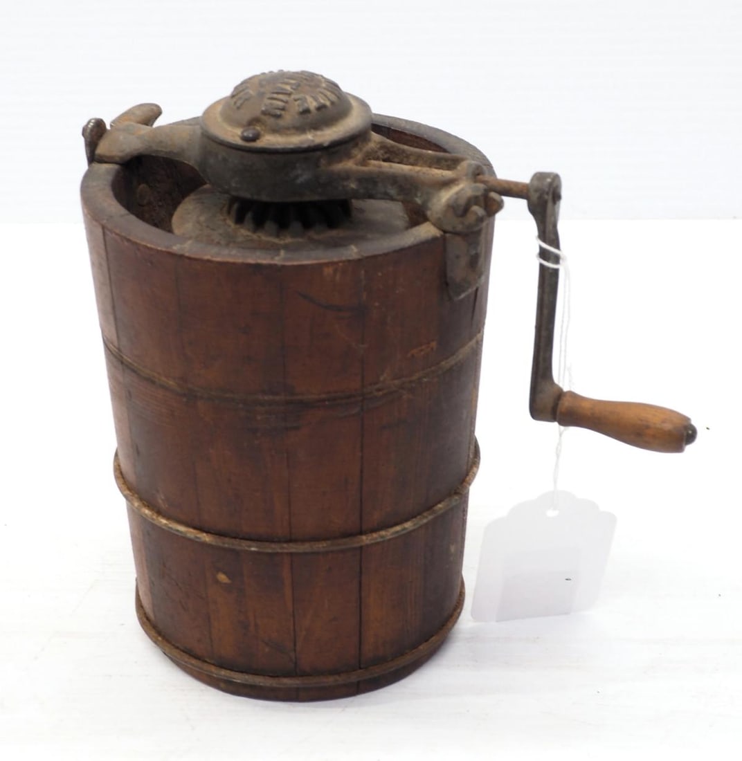 White Mountain Jr ice cream freezer: 7"H White Mountain Jr ice cream freezer -Good ***These items are not located at the Chupp Auctions facility and will not be available for preview until April 1. As a result, some questions/info reques