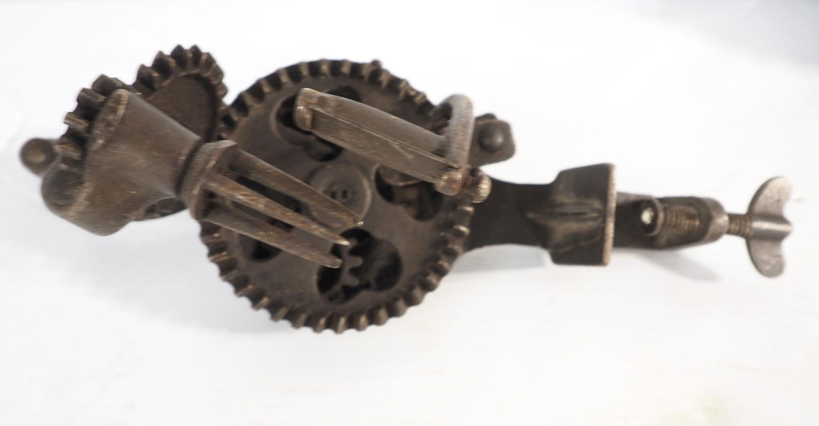 Hand-crank, table-mount apple peeler (1 of 4)