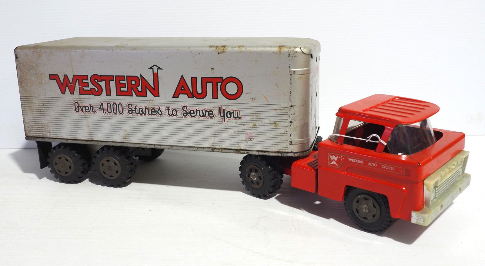 Marx Western Auto truck and trailer (1 of 4)
