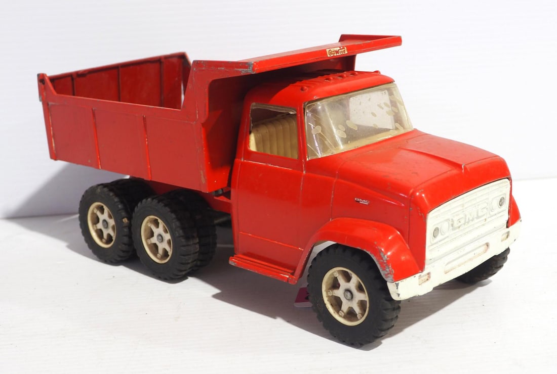 Ertl GMC dump truck (1 of 6)